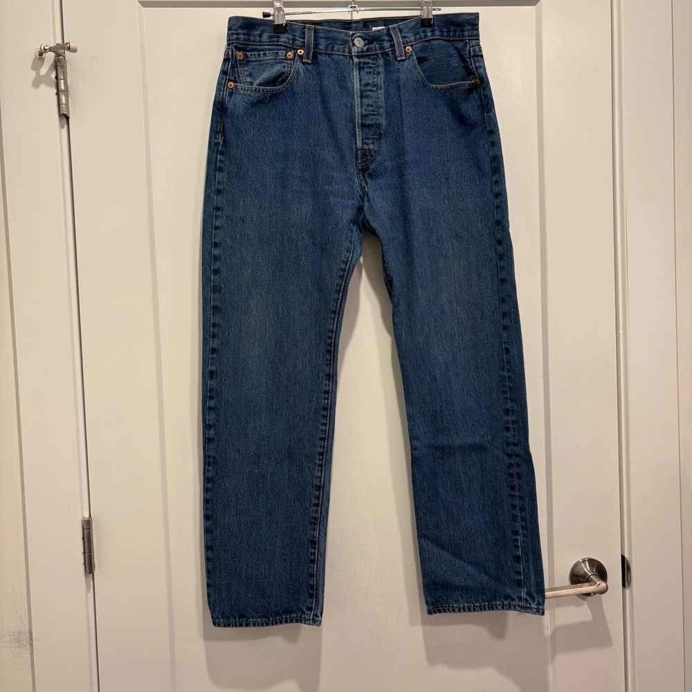 Levis 501 Original Fit Straight Leg Jeans Medium Wash Blue Denim 33x30 Mens